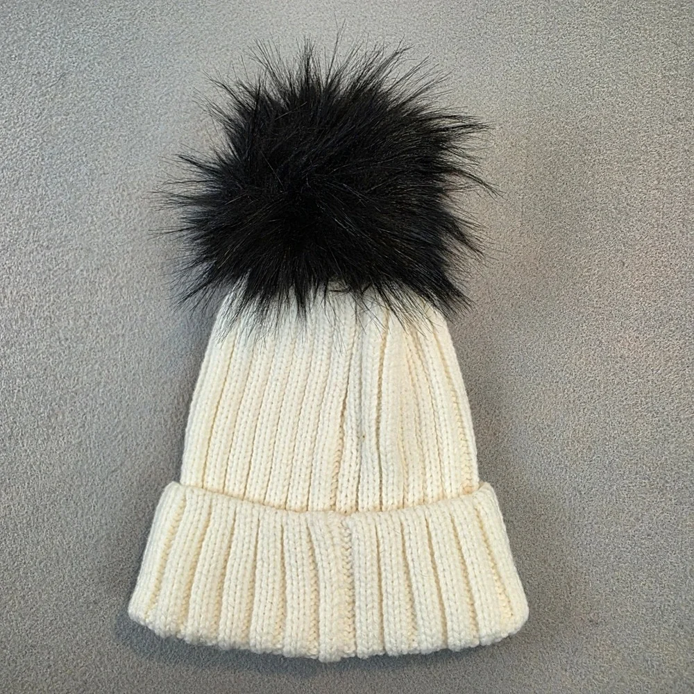 Obermeyer Womens Cream Ribbed Knit Beanie Faux Fur Pom Black White 18048 OS